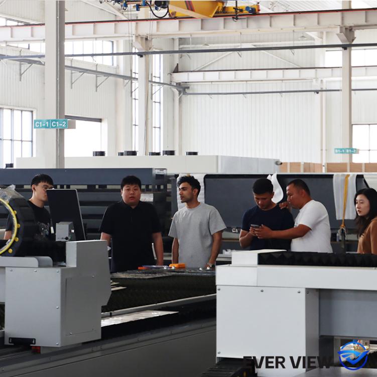 Máquinas de corte por láser EVER VIEW entregadas en lotes a empresas locales, lo que respalda la actualización tecnológica en la industria manufacturera